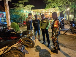 WUJUDKAN RASA AMAN, ANGGOTA KORAMIL 0816/13 WONOAYU BERSAMA POLSEK LAKSANAKAN PATROLI BERSAMA