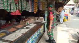 Babinsa Koramil 0816/12 Prambon pengecekan harga bahan pokok di Pasar Tradisional Desa Temu