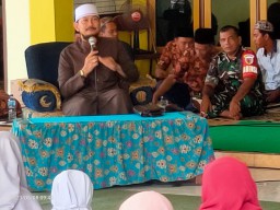 Bhabinkamtibmas Aipda Rully. T & Babinsa kebaron Hadiri Halal Bihalal Desa Binaan