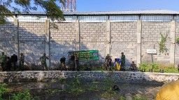 Kodim 0816/Sidoarjo laksanakan karya bakti bersih Sungai bersama masyarakat