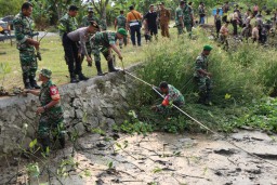 Puncak Penanaman mangrove nasional serentak di Wisata Bahari Tlocor Sidoarjo