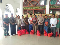Danramil 0816/06 Tanggulangin Kapten ARH Muklis Hariyanto Hadiri Undangan Giat Bakti Sosial