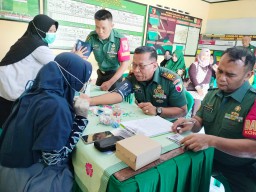 Danramil Bersama Anggota Koramil 0816/15 Sukodono Ikuti Germas Screening Kesehatan PTM