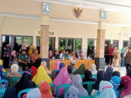 Danramil 0816/15 Sukodono Dampingi Bupati Sidoarjo Road Show Pendistribusian Bahan Pangan