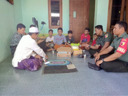 Koramil 0816/01 Sidoarjo beserta babinsa gebang bagikan sembako ke yayasan yatim mandiri Sidoarjo.