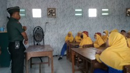 Anggota Babinsa Koramil 0816/06 Tanggulangin Berikan Materi Wawasan Kebangsaan