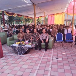 Anggota Ramil 0816/07 menghadiri kegiatan Purnawiyata SMPN 2 Krembung