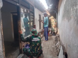 Tingkatkan kualitas hidup masyarakat, Kodim 0816/Sidoarjo lakukan pengawasan rehab rutilahu di Kec. Taman