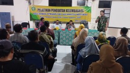 Danramil 0816/01 Sidoarjo hadiri pelatihan penguatan kelembagaan di kelurahan lemahputro Sidoarjo.