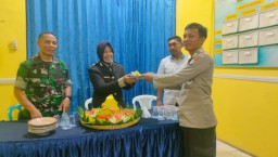 Dipimpin Danramil Lettu Arh Ali Mukti Berikan Kejutan Kepada Anggota Polsek Gedangan Sidoarjo