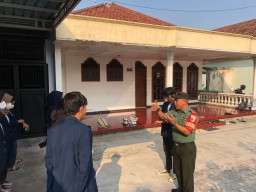 Anggota Babinsa Koramil 0816/06 Tanggulangin Monitor Giat Mahasiswa Yang Sedang KKN