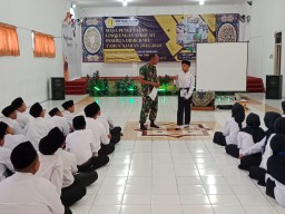 "Bentuk Karakter Young Generation Yang Mumpuni, Koramil 0816/14 Taman isi Kegiatan MPLS di Sekolah