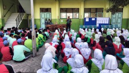 Sinergi TNI dengan Sekolah Berikan Materi Wasbang dan PBB Pada MPLS SMK Islam Krembung.
