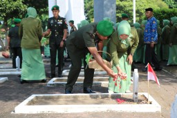 Peringati HUT Korem 084/Bhaskara jaya ke - 57 Kodim 0816/Sidoarjo Melaksanakan Ziarah Rombongan