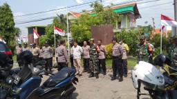 Koramil 0816/05 Tulangan Melaksanakan Pendampingan Serta Pengamanan Exekusi Perumahan Desa Binaan