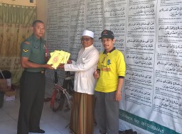 Karya Bakti Kodim Sidoarjo Serahkan Bantuan Al Qur'an Dan Pemasangan Paving Akses Jalan Utama
