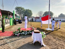Forkompinka Kec. Krembung melaksanakan Upacara Bendera Merah Putih dlm rangka HUT RI ke 78 tahun 2023.