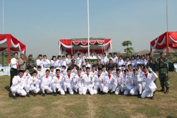 HUT KEMERDEKAAN RI Ke-78 TA 2023, FORPIMKA TARIK MERIAHKAN DENGAN UPACARA BENDERA DI LAPANGAN DESA TARIK