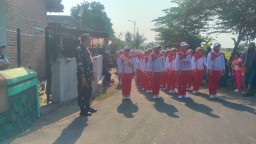 Forkopimka Prambon gelar gerak jalan untuk meriahkan HUT RI ke 78
