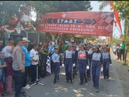 Danramil 0816/07 Krembung beserta Forkompinka Lepas Peserta Gerak Jalan dalam rangka HUT RI ke 78 tahun 2023