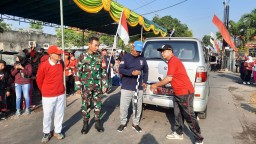 Ciptakan rasa aman karnaval di desa Sumput Sidoarjo oleh Babinsa Koramil 0816/01 Sidoarjo.