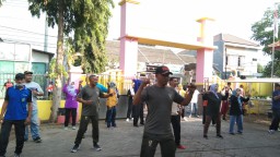 Mempererat tali silaturahmi muspika Sidoarjo dengan senam bersama.