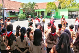 Samakan Visi dan Misi, Tiga Pilar Desa Rangkah Kidul Gencarkan Wasbang Dan Bela Negara di SD Rangkah Kidul.