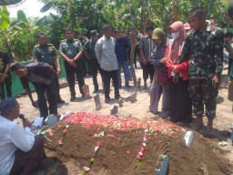 Bentuk Empati dan Belasungkawa, Dandim 0816/Sidoarjo Takziah Ke Rumah Duka Kapten Arm Didik Supandi.
