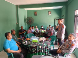 WUJUD SINERGITAS TNI-POLRI KORAMIL 0816/14 TAMAN TERIMA UCAPAN SELAMAT HUT TNI KE-78