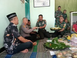 Meningkatkan Sinergitas dan Soliditas TNI- Polri, Koramil 0816/11 Tarik Dapat 'Surprise' HUT TNI ke-78 dari Polsek Tarik