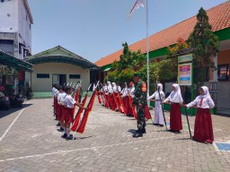 Babinsa Koramil 0816/01 Sidoarjo Goes to school pembinaan PBB.