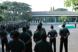 Dandim 0816/Sidoarjo pimpin acara pelepasan anggota Kodim 0816/Sidoarjo yang pindah kesatuan
