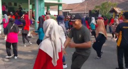 Danramil 0816/05 bersama anggota senam Muspika Se Kec. Tulangan