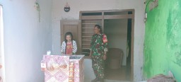 Sebagai Wujud Kepedulian, Babinsa Penatarsewu Sambangi Warga Yang Sakit Di Desa Binaan