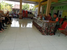 Tingkatkan Kesejahteraan Keluarga dan Kependudukan, Babinsa Koramil Wonoayu Hadiri Kegiatan Pertemuan Rutin PPKBD