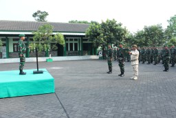 Dandim 0816/Sidoarjo Pimpin Upacara Bendera 17-an dan Tekankan Netralitas TNI Pada Anggota
