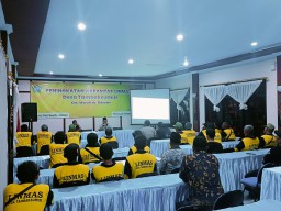 Babinsa Koramil 0816/16 Waru Latih PBB dalam Acara Peningkatan Kapasitas Linmas