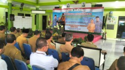 Danramil 0816/16 Waru Menghadiri Acara Pembuatan 27.000 Lubang Serapan Biopori dalam Rangka HUT ke-52 Korpri Tahun 2023