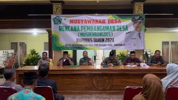 Babinsa Koramil 05/Tulangan Perlu Lukman.N~Bersama Bhabinkamtibmas Hadiri Musrenbang Desa Tahun 2024
