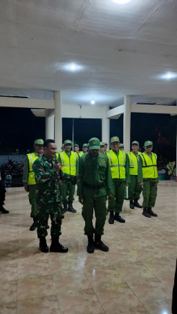 Koramil 0816/15 Sukodono Aktif dalam Pembinaan Keamanan dan Ketertiban Lingkungan untuk Linmas Desa Ngares Rejo