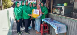 Menyongsong Hari Ibu 2023, Persit KCK Ranting 06 Tulangan Salurkan Bantuan Sembako Kepada Warga