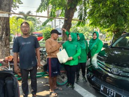 Ketua Persit Candra Kirana Ranting 4/Buduran Cab. XLIII Menggelar Kegiatan Bakti Sosial