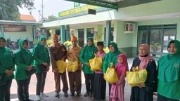 Peringati Hari Ibu, Persit Koramil 0816/15 Sukodono Gelar Baksos