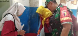 Babinsa Wonoayu Dampingi Mahasiswa Universitas Muhammadiyah Sidoarjo dalam Upaya Kader Kesehatan dan Pencegahan Demam Berdarah
