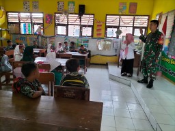 Babinsa Koramil 0816/15 Sukodono Berikan Motivasi dan Arahan pada Pelajar SD