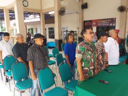 "Serma Hanisdi Menghadiri Pelantikan BPD Kedungrejo: Sinergi Pemdes dan BPD dalam Upaya Pemberdayaan Masyarakat"