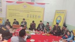 Babinsa Urangagung Koramil 0816/01 Sidoarjo jalin komsos dan silaturahmi ke ulama.