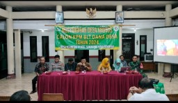 Babinsa Ngaresrejo Bersama Bhabinkamtibmas Hadiri Musyawarah Desa Khusus Calon KPM Penerima BLT DD Tahun 2024