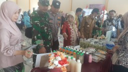 Babinsa Koramil 0816/15 Sukodono Hadiri Gelar UMKM PKK Di Desa Pekarungan