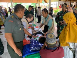 Kasdim 0816/Sidoarjo Hadiri Sunatan Massal dalam Rangka Hari Jadi Sidoarjo ke-165